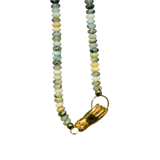 Collar mano “yo dekreto” con ágatas